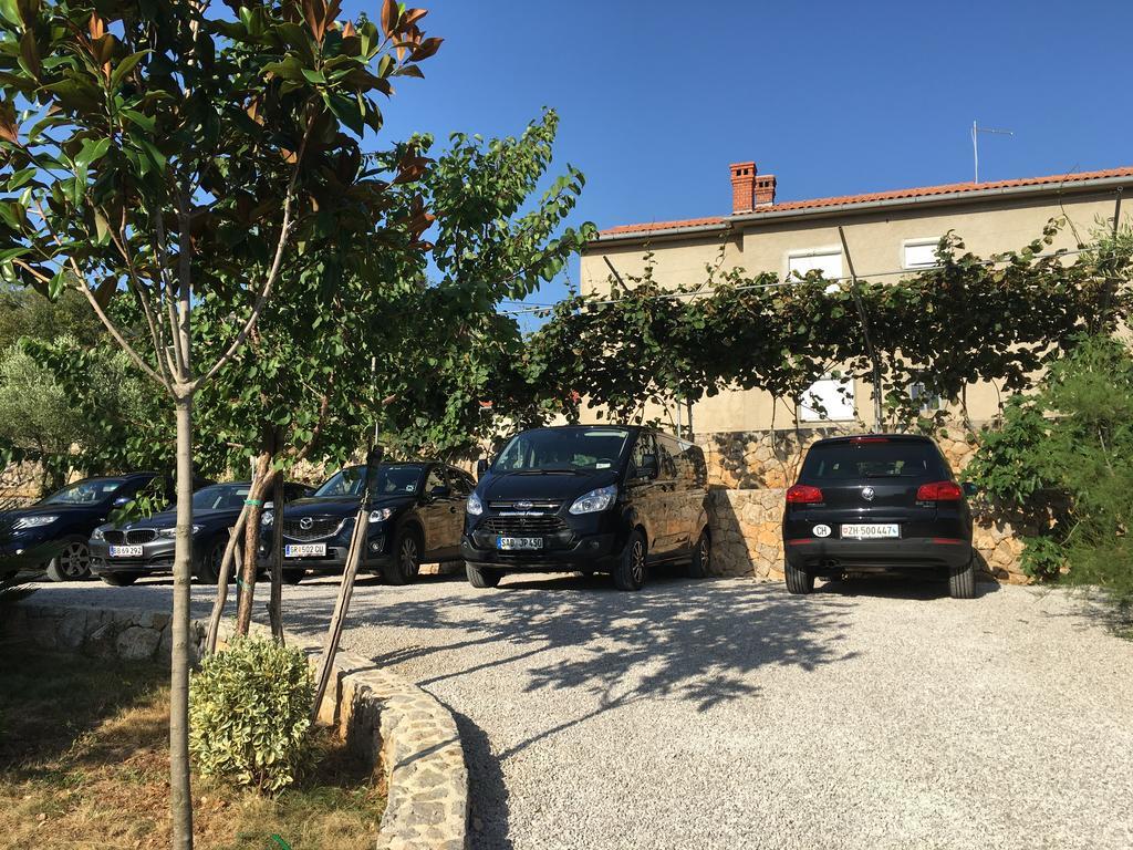Apartments Salatic Крк Екстер'єр фото