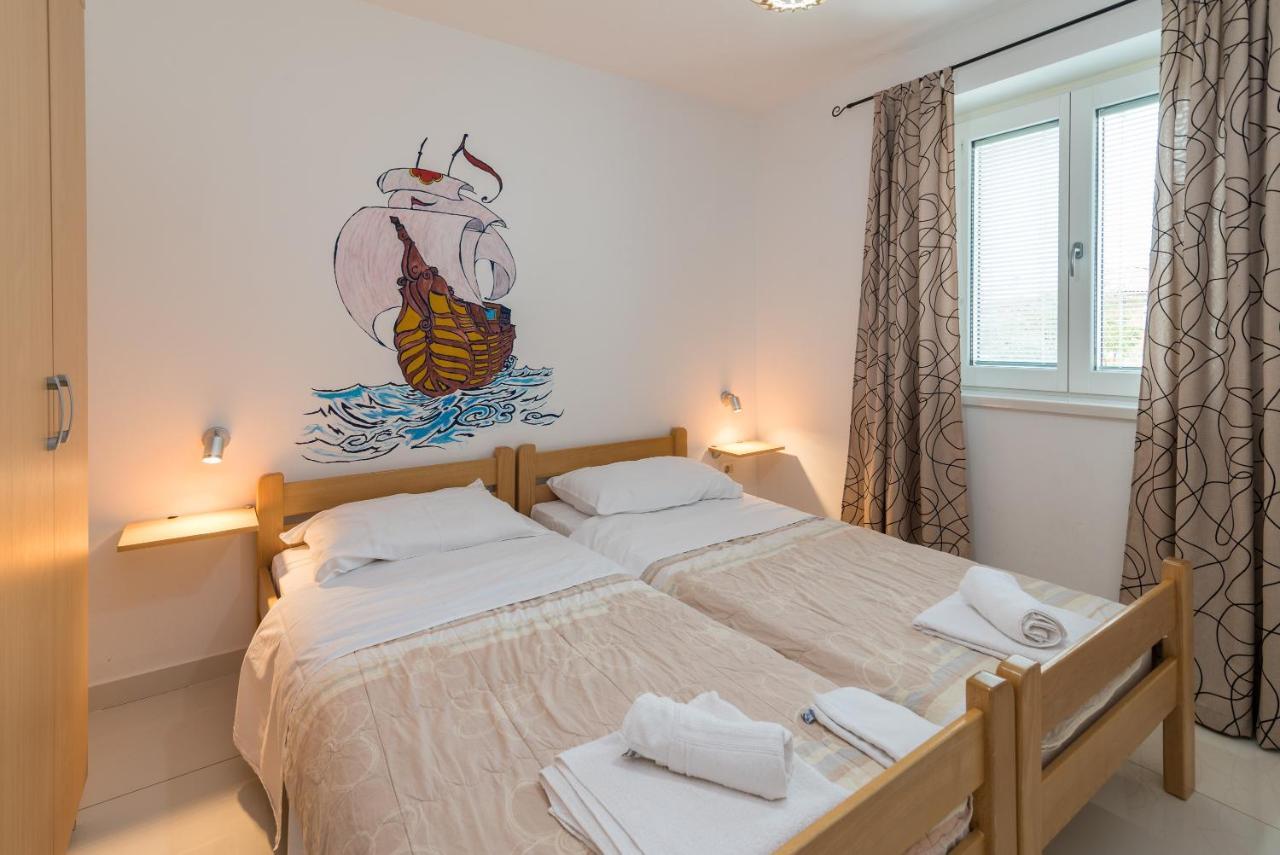 Apartments Salatic Крк Екстер'єр фото