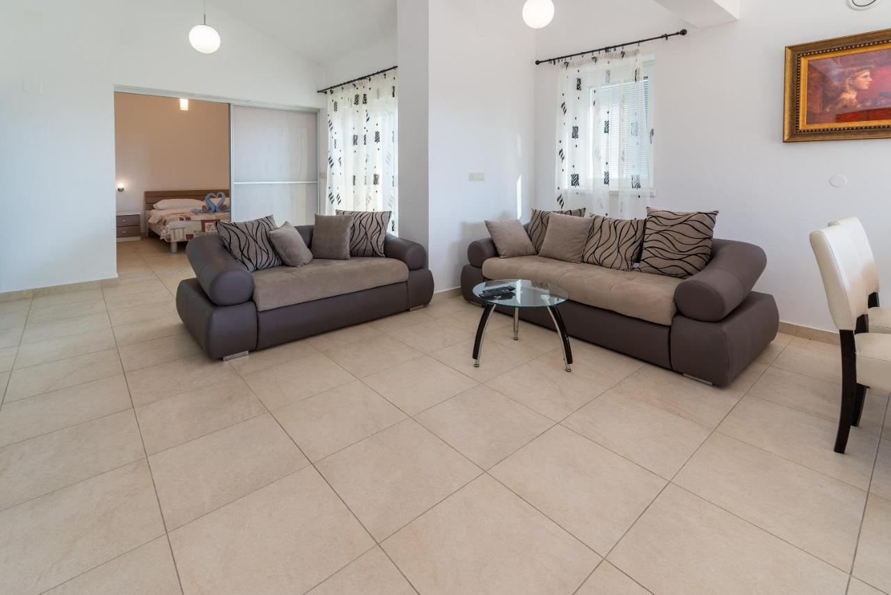 Apartments Salatic Крк Екстер'єр фото