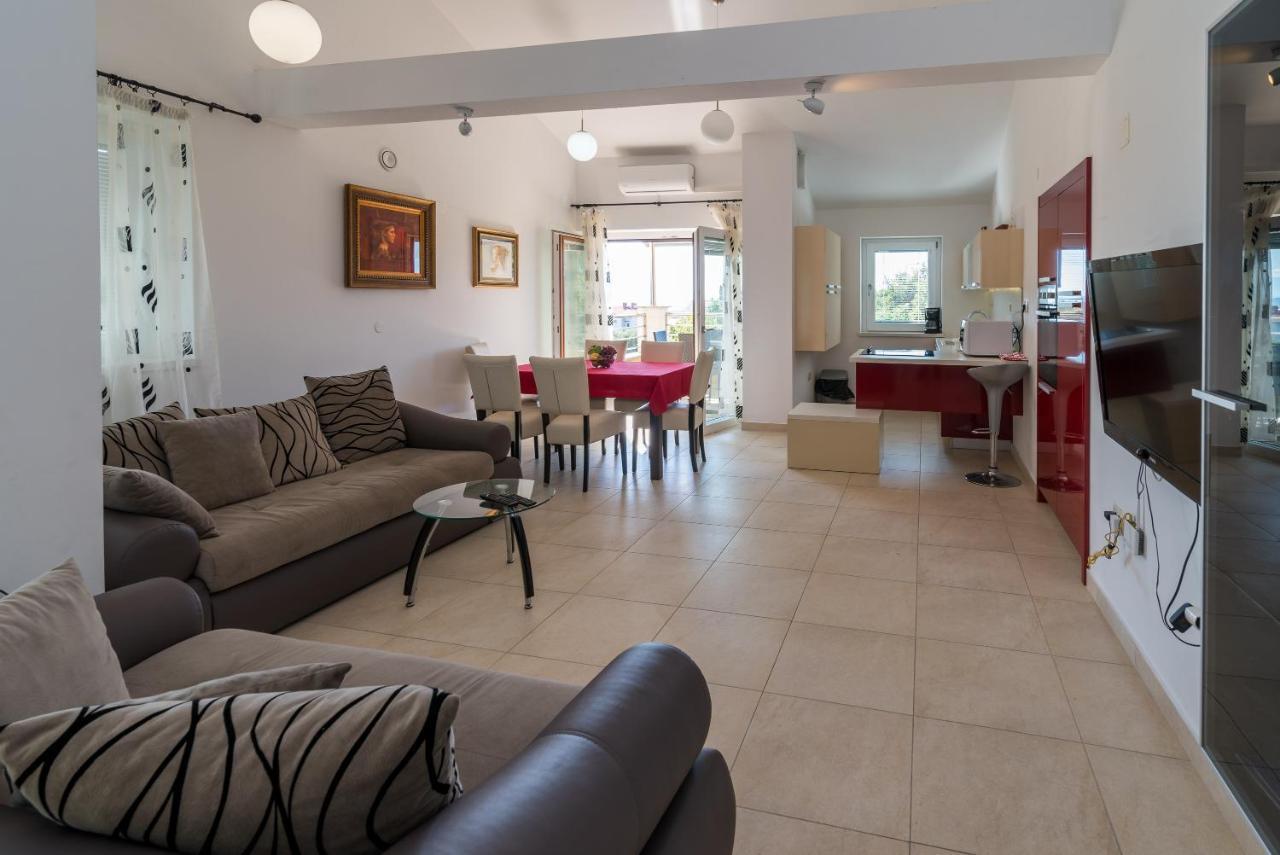 Apartments Salatic Крк Екстер'єр фото