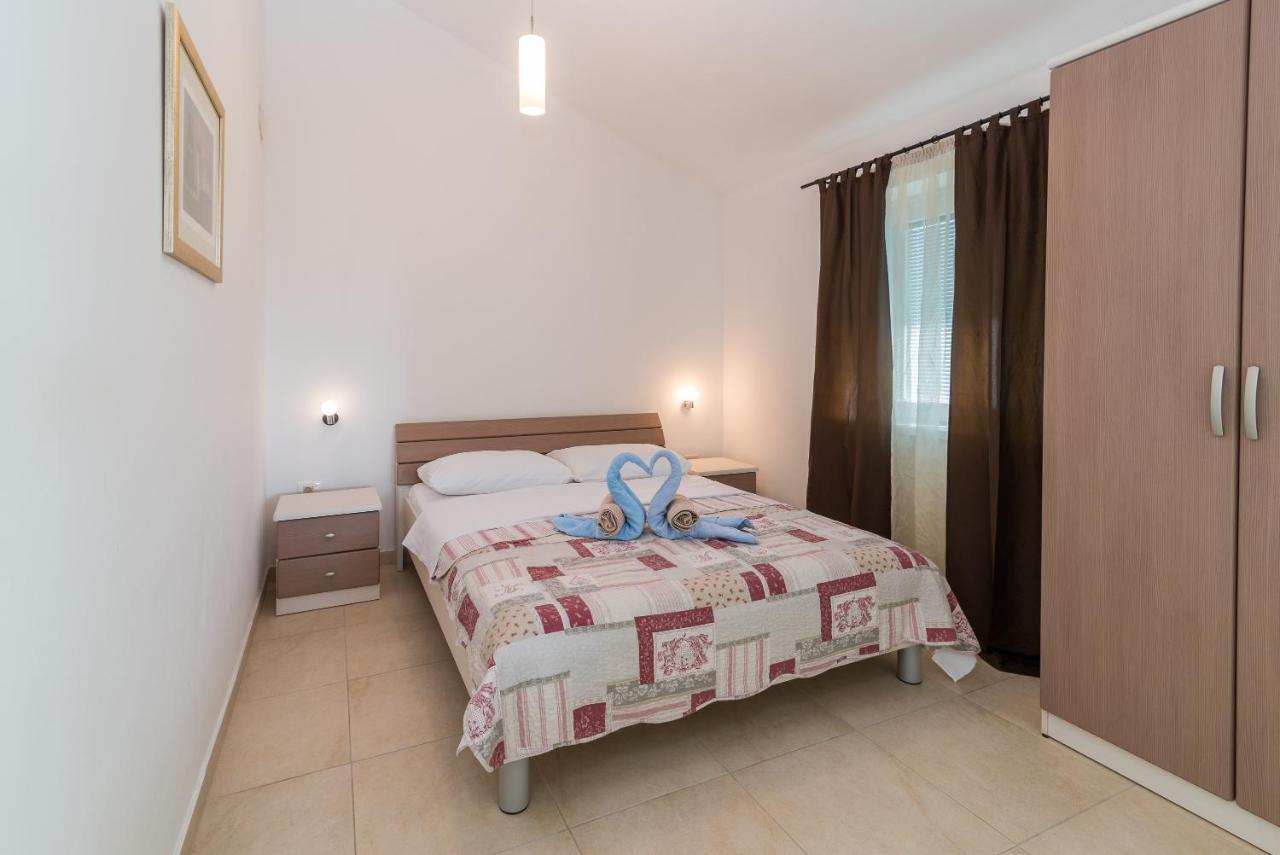 Apartments Salatic Крк Екстер'єр фото