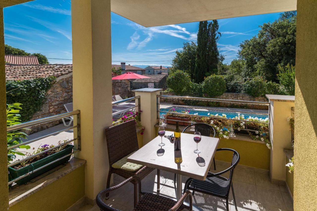 Apartments Salatic Крк Екстер'єр фото